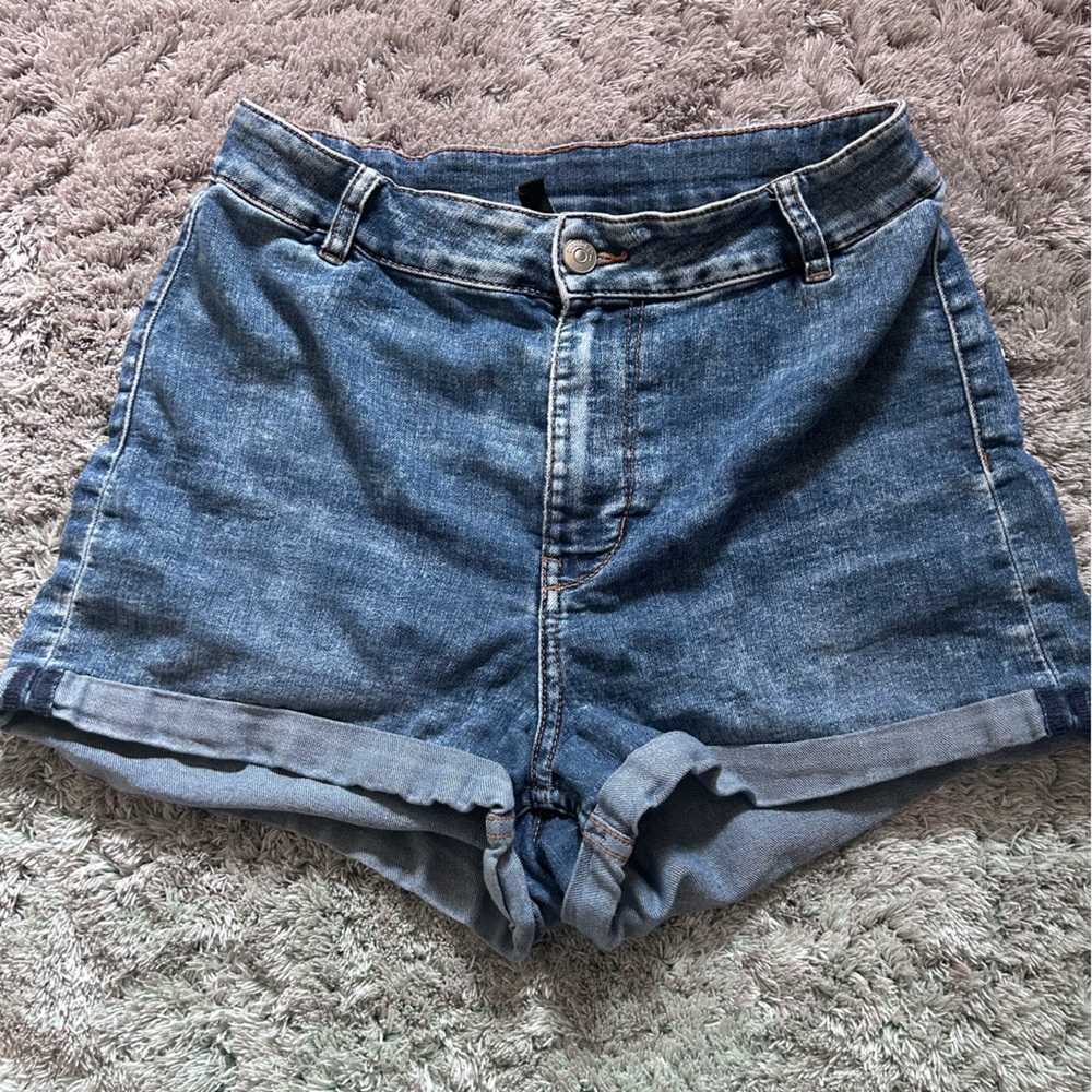 DIVIDED H&M jeans shorts